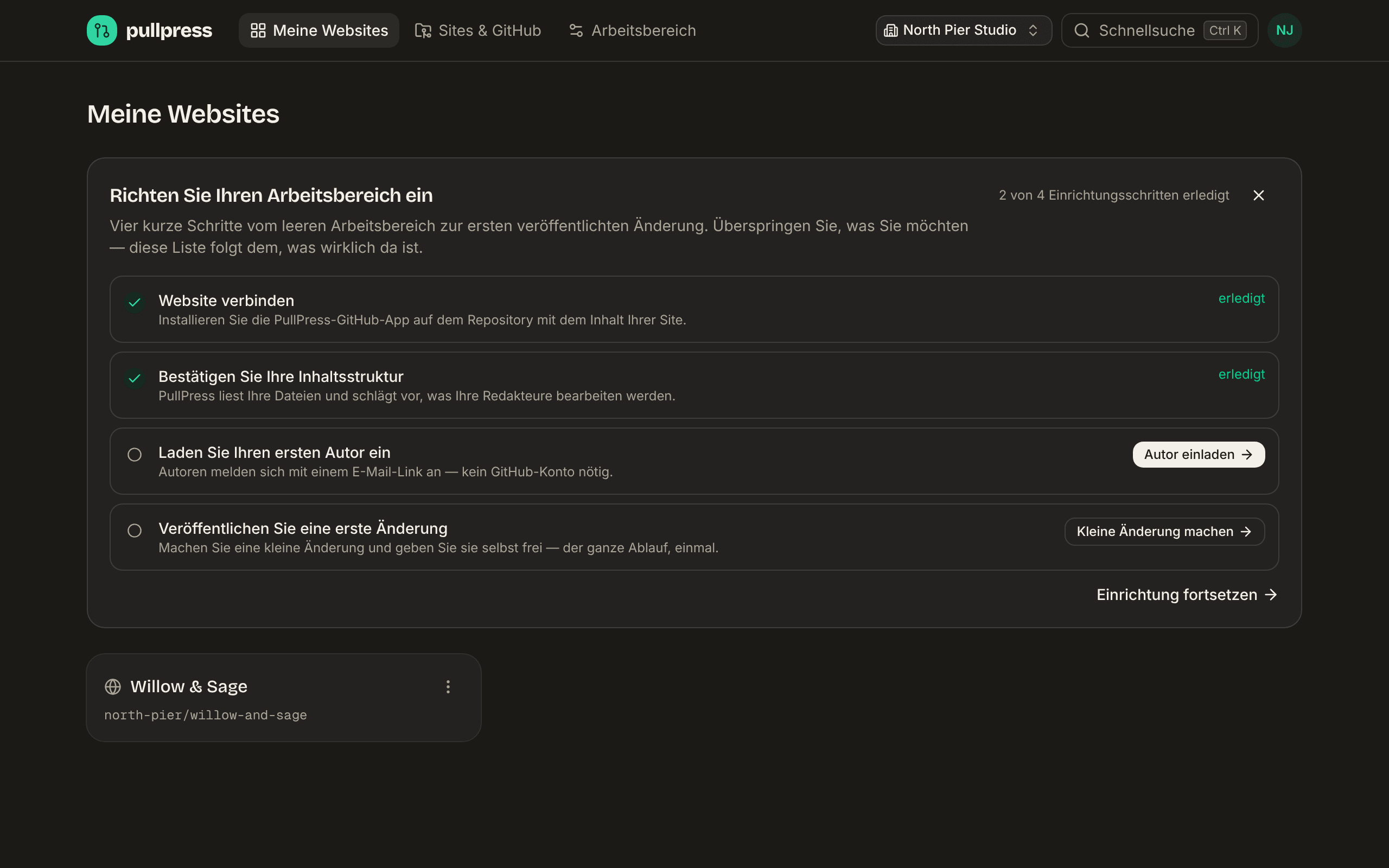 Die Checkliste „Richten Sie Ihren Arbeitsbereich ein“ auf dem Dashboard mit 2 von 4 erledigten Schritten: Website verbinden und Bestätigen Sie Ihre Inhaltsstruktur sind abgehakt, Laden Sie Ihren ersten Autor ein und Veröffentlichen Sie eine erste Änderung sind noch offen