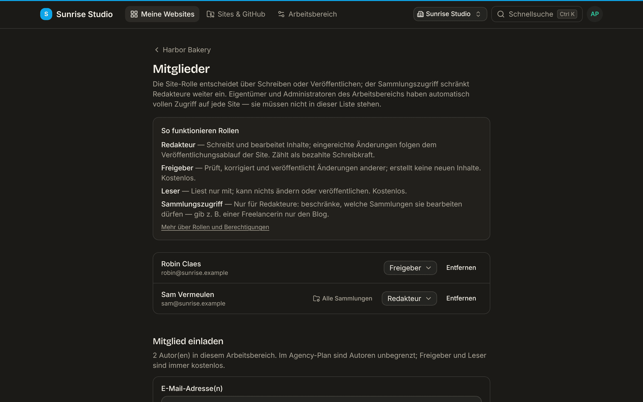 Die Seite Mitglieder einer Site: eine Erklärung „So funktionieren Rollen“ für Redakteur, Freigeber und Leser mit Zugriff pro Sammlung, die aktuellen Mitglieder mit einer Rollenauswahl und das Einladungsformular mit der Zahl der Autoren