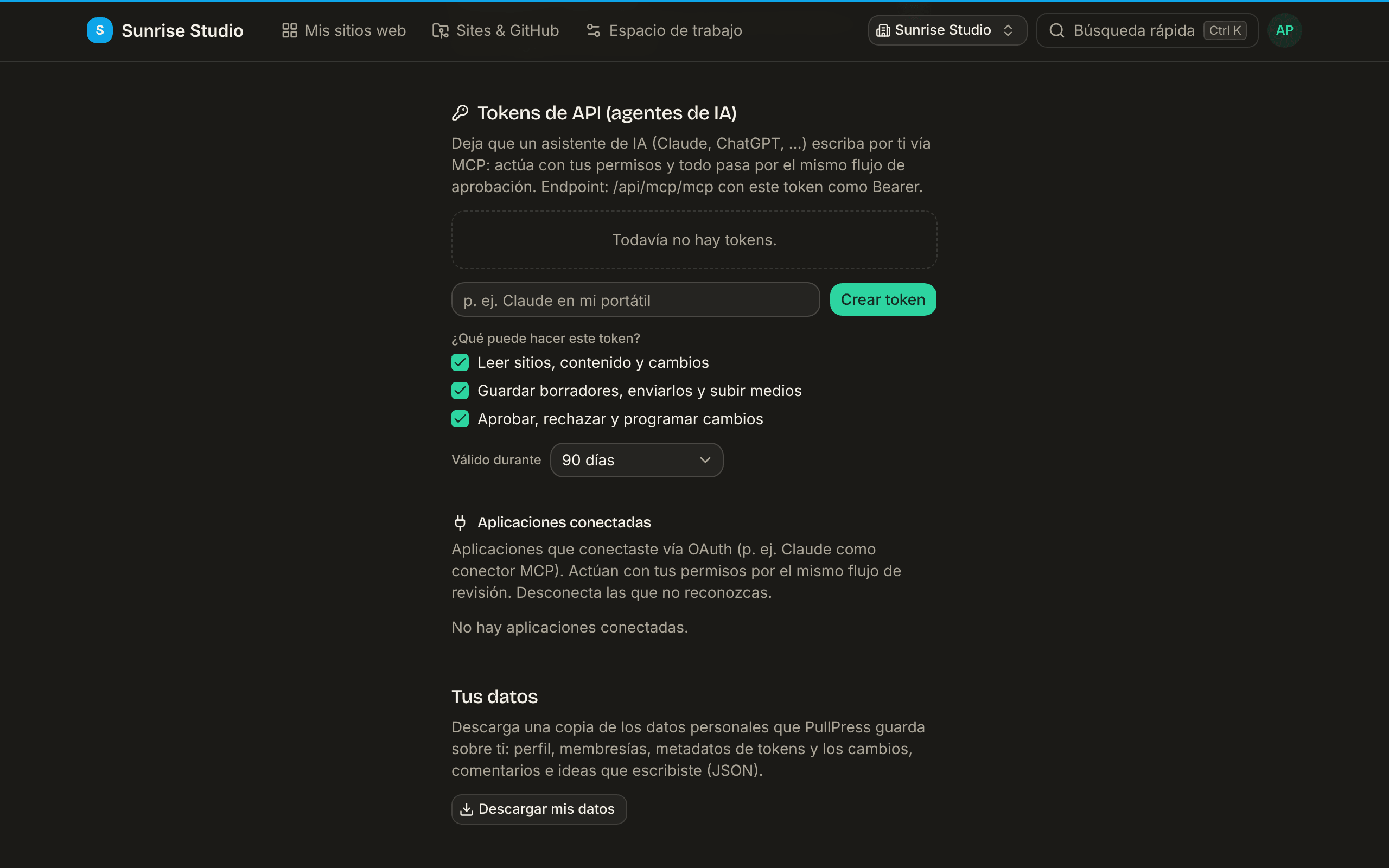 La sección Tokens de API (agentes de IA) del perfil: una explicación del endpoint MCP, una lista de tokens vacía, un campo de nombre con un botón Crear token, tres casillas de permisos (leer; guardar borradores, enviar y subir medios; aprobar, rechazar y programar), un menú Válido durante con 90 días y, debajo, la lista Aplicaciones conectadas