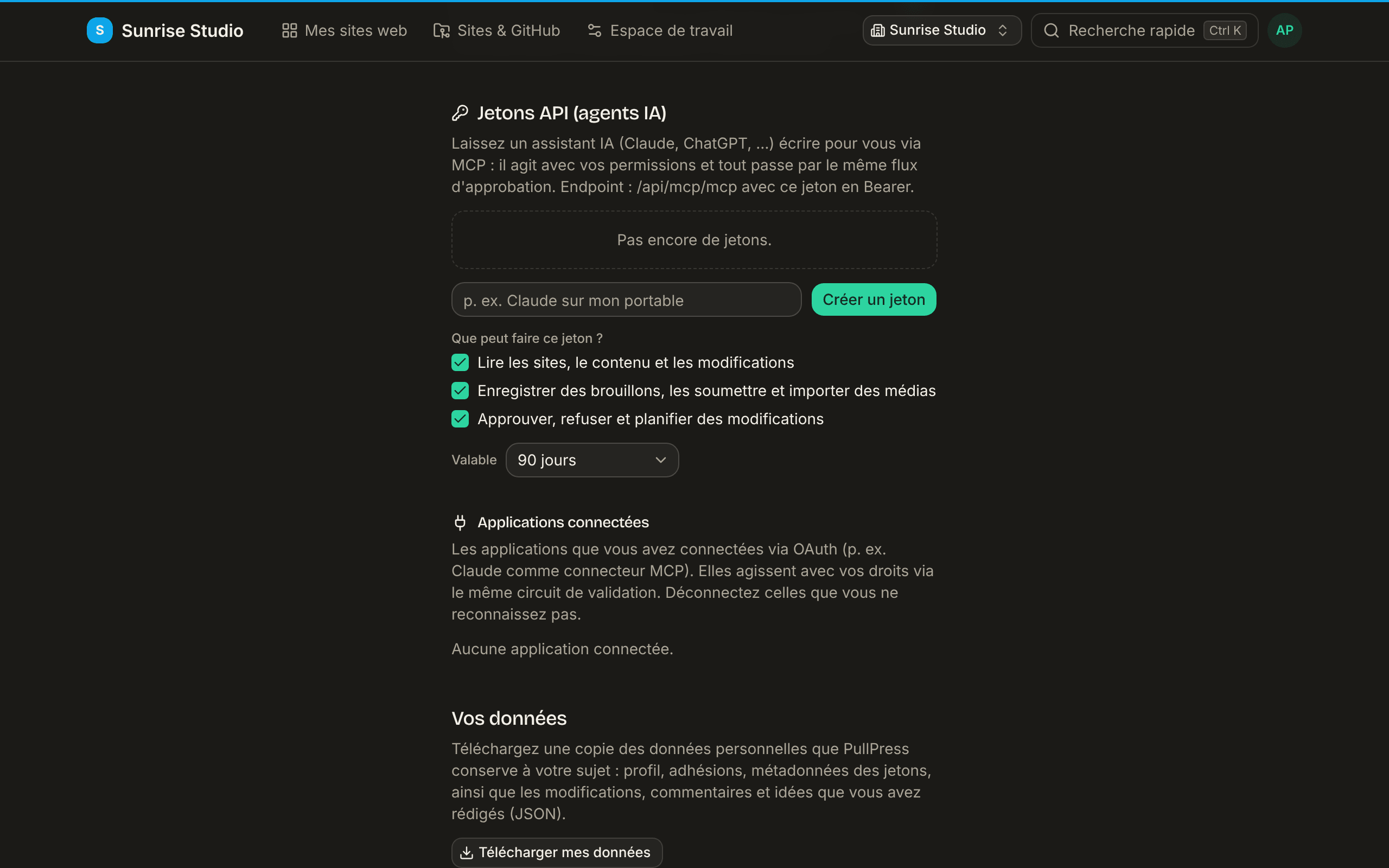 La section Jetons API (agents IA) du profil : une explication du point d’accès MCP, une liste de jetons vide, un champ de nom avec un bouton Créer un jeton, trois cases de permissions (lecture ; enregistrer des brouillons, soumettre et envoyer des médias ; approuver, refuser et planifier), un menu Valable réglé sur 90 jours et, en dessous, la liste Applications connectées
