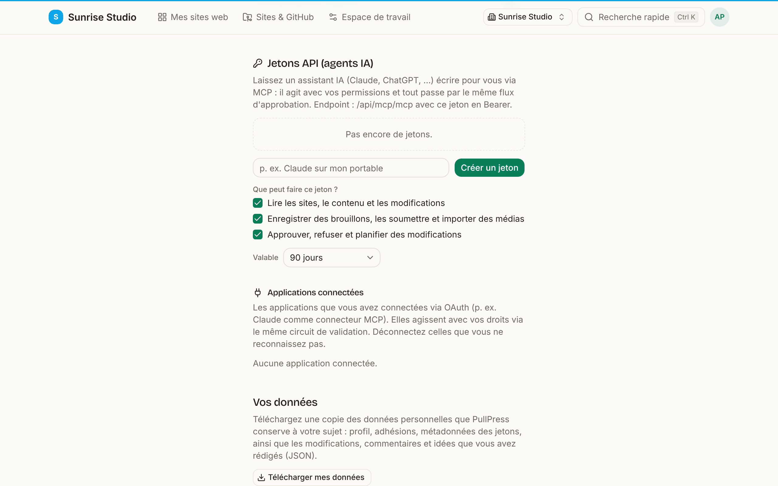 La section Jetons API (agents IA) du profil : une explication du point d’accès MCP, une liste de jetons vide, un champ de nom avec un bouton Créer un jeton, trois cases de permissions (lecture ; enregistrer des brouillons, soumettre et envoyer des médias ; approuver, refuser et planifier), un menu Valable réglé sur 90 jours et, en dessous, la liste Applications connectées