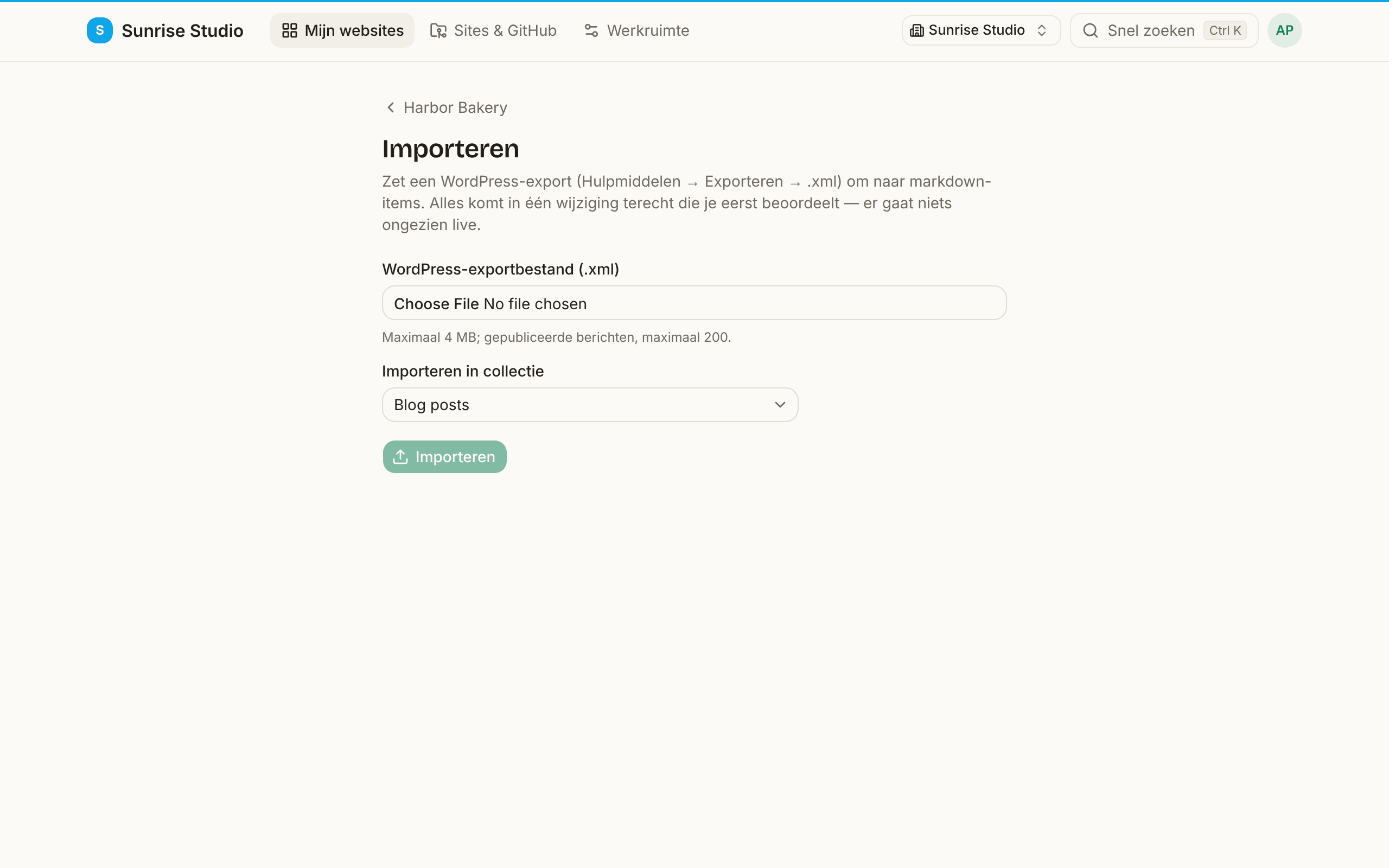 De pagina Importeren van een site: een keuzeveld WordPress-exportbestand (.xml) met de opmerking max. 4 MB en alleen gepubliceerde berichten, tot 200, een keuzelijst Importeren in collectie op Blog posts, en een knop Importeren