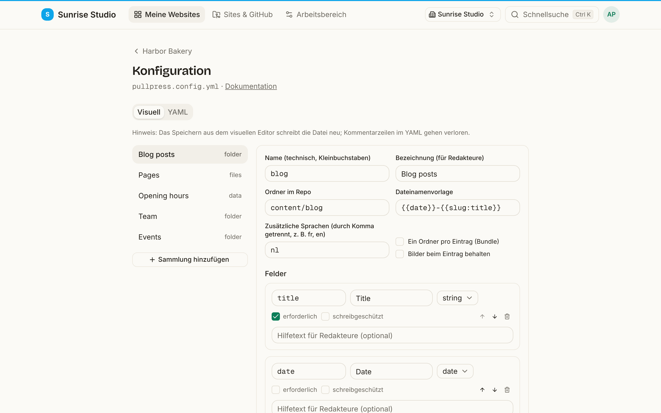 Der Konfigurationseditor der App im visuellen Modus: Reiter Visuell und YAML, die Sammlungen Blog posts, Pages und Opening hours in einer Seitenleiste und Name, Beschriftung, Ordner, Dateinamenvorlage und Feldliste der gewählten Sammlung als Formular