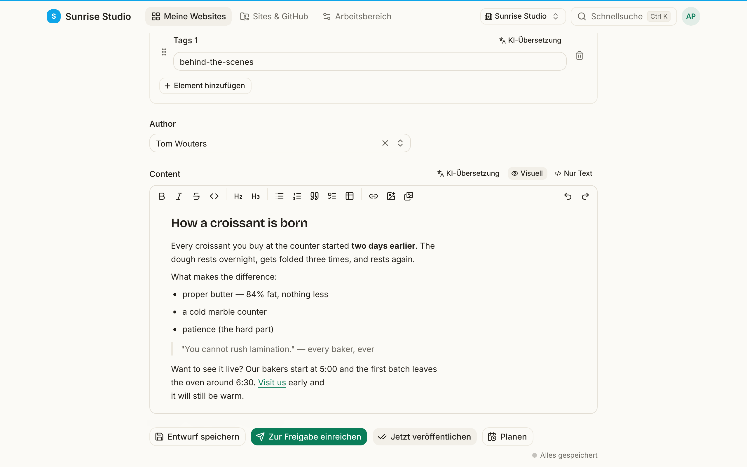 Das Feld Content mit seiner Formatierungsleiste (fett, kursiv, Überschriften, Listen, Zitat, Tabelle, Link, Bild), dem Umschalter Visuell / Nur Text und einem formatierten Artikel mit Überschrift, fettem Text, einer Aufzählung und einem Zitat