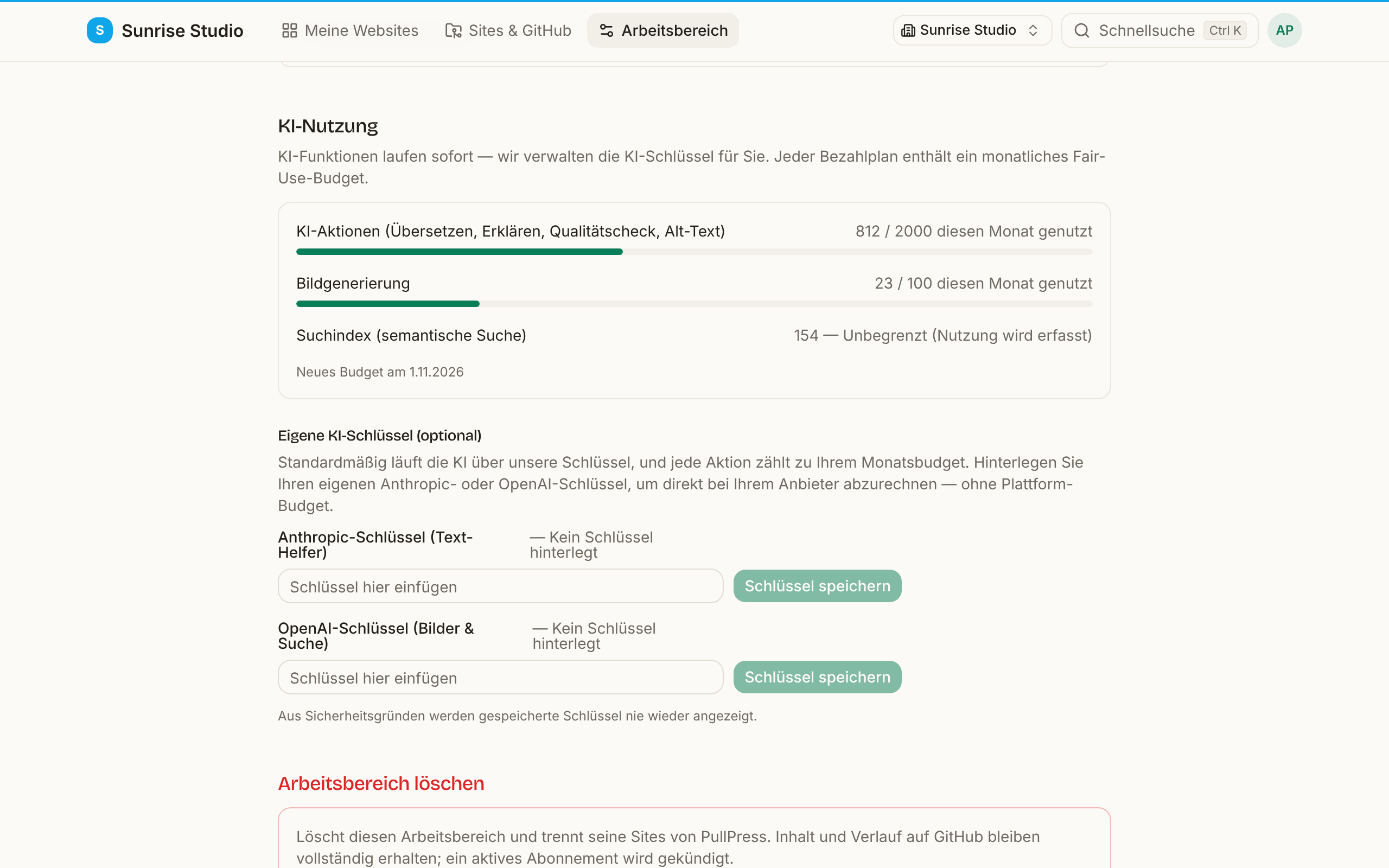 Arbeitsbereich-Einstellungen → KI-Nutzung: Anzeigen für KI-Aktionen, Bilderzeugung und den Suchindex im Verhältnis zum Monatsbudget des Tarifs, mit Feldern für Ihre eigenen Schlüssel von Anthropic und OpenAI