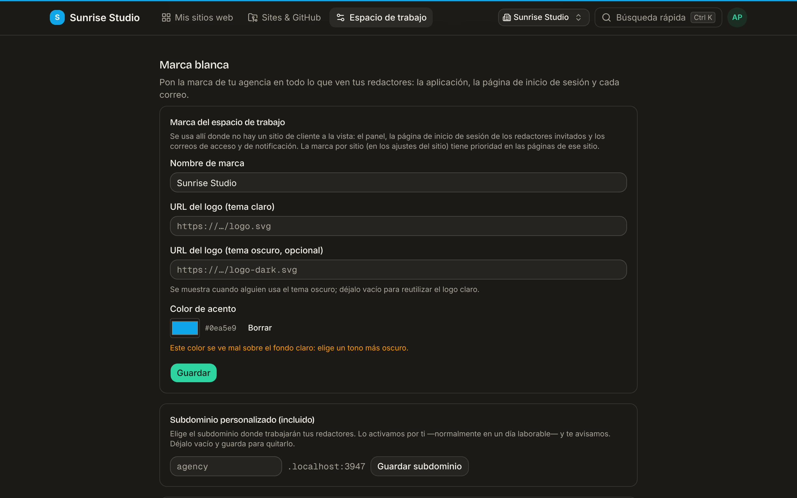Ajustes del espacio de trabajo → Marca blanca: campos de marca del espacio (nombre de marca, URL de los logos claro y oscuro) bajo la lista de miembros del espacio