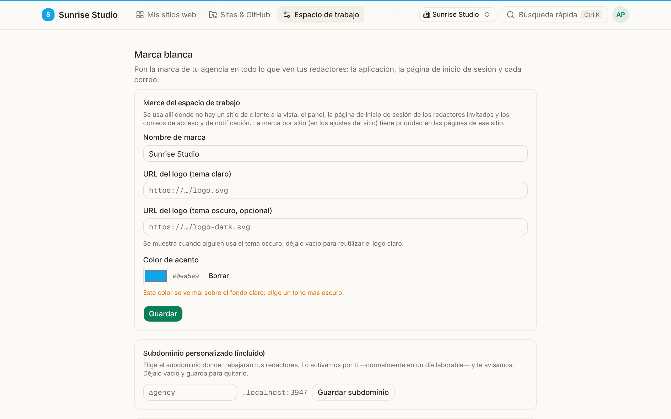 Ajustes del espacio de trabajo → Marca blanca: campos de marca del espacio (nombre de marca, URL de los logos claro y oscuro) bajo la lista de miembros del espacio