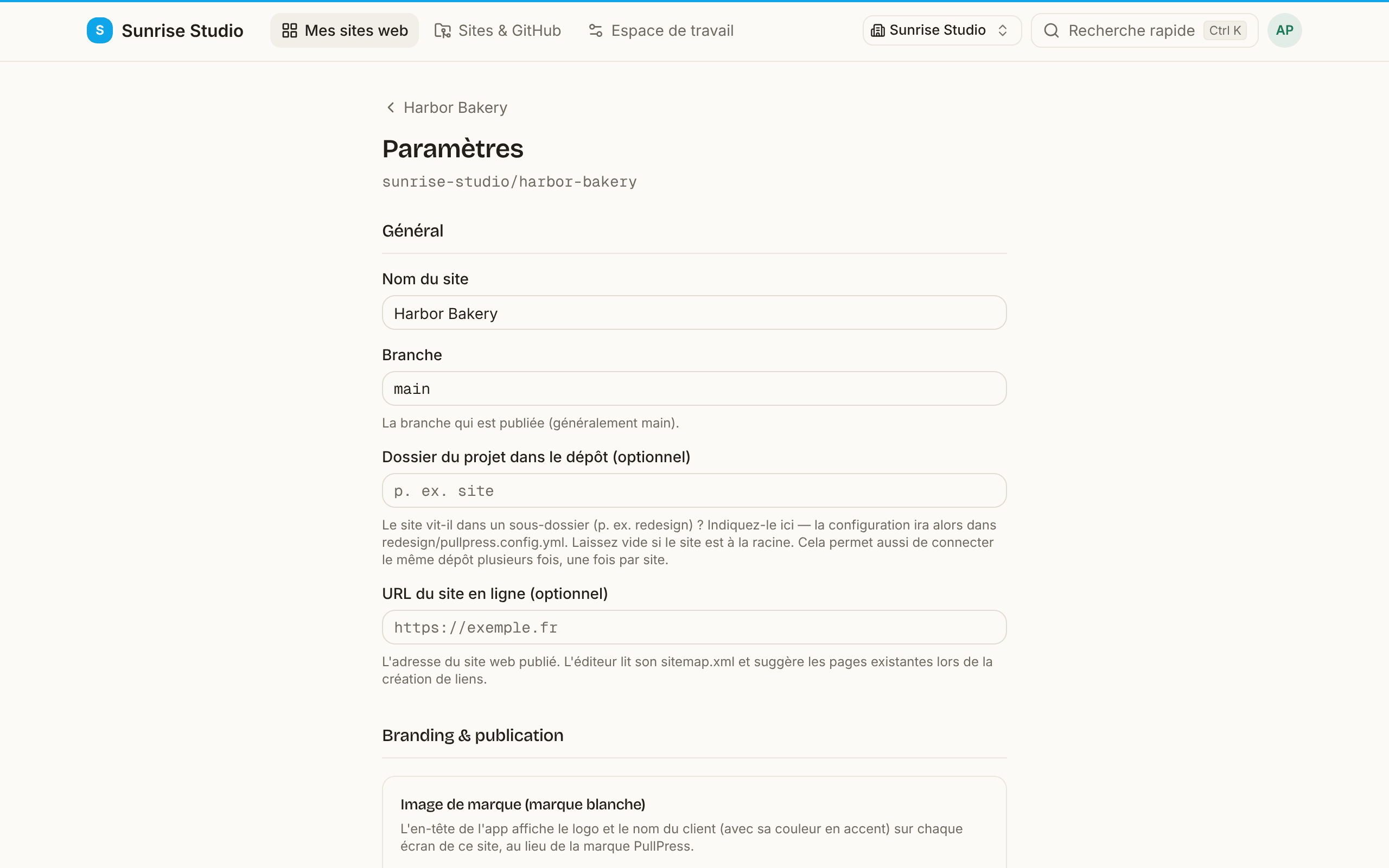 Le haut de la page Paramètres d’un site : Général avec Nom du site, Branche (main), un Dossier du projet dans le dépôt facultatif et une URL du site en ligne facultative