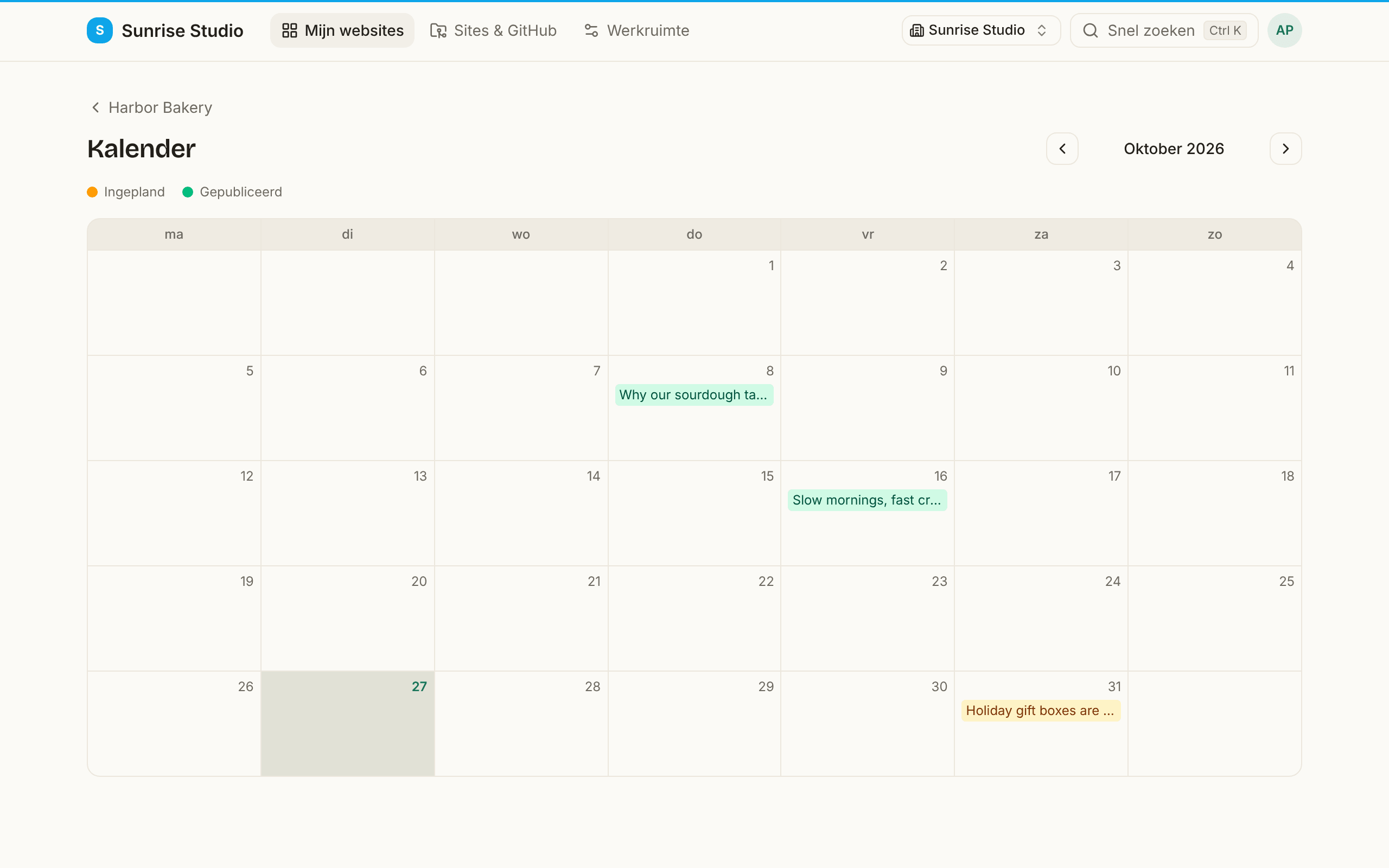 De redactiekalender voor de huidige maand: gepubliceerde berichten als groene labels op de dagen dat ze online gingen, een ingepland bericht als oranje label op de toekomstige publicatiedag, en vandaag gemarkeerd