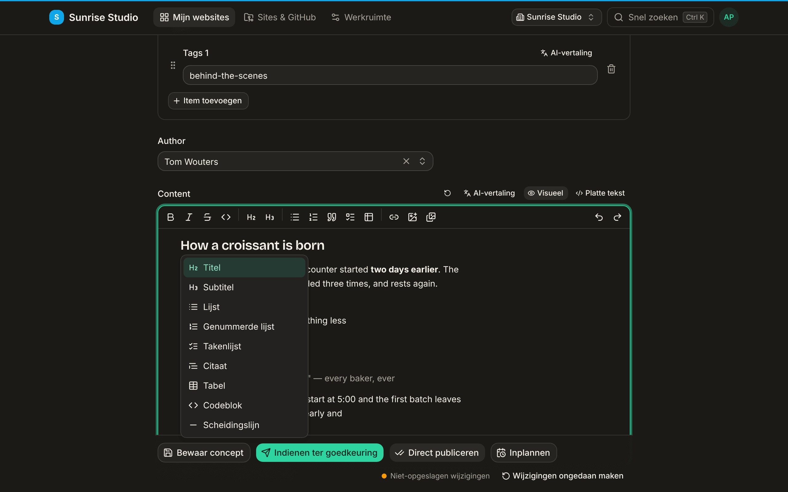 De editor van Content met het slash-menu open onder een nieuwe regel: Titel, Subtitel, Lijst, Genummerde lijst, Takenlijst, Citaat, Tabel, Codeblok en Scheidingslijn, elk met een icoon