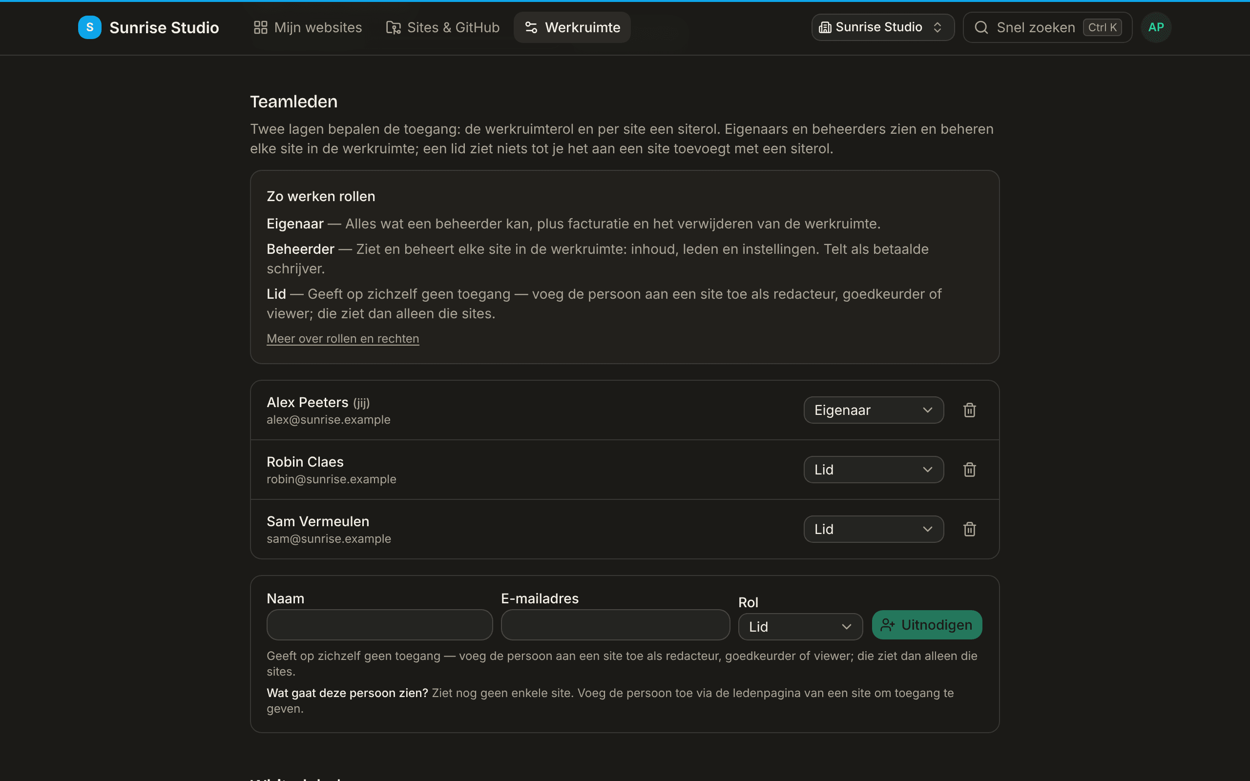 Werkruimte-instellingen, Teamleden: een vak Zo werken rollen (Eigenaar, Beheerder, Lid), de ledenlijst met per persoon een keuzelijst voor de rol en een knop om te verwijderen, en een uitnodigingsrij met naam, e-mailadres en rol