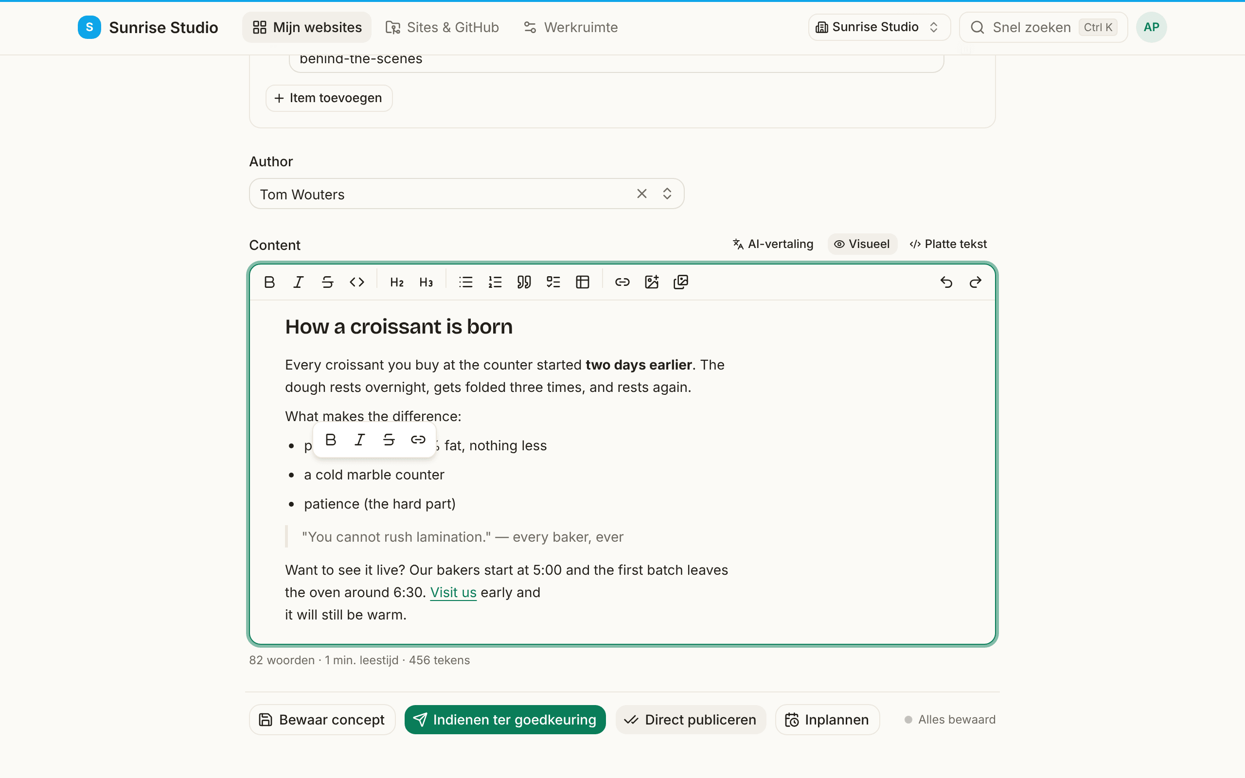 Een geselecteerde zin in een opsomming met daarboven een kleine zwevende werkbalk met vet, cursief, doorhalen en link