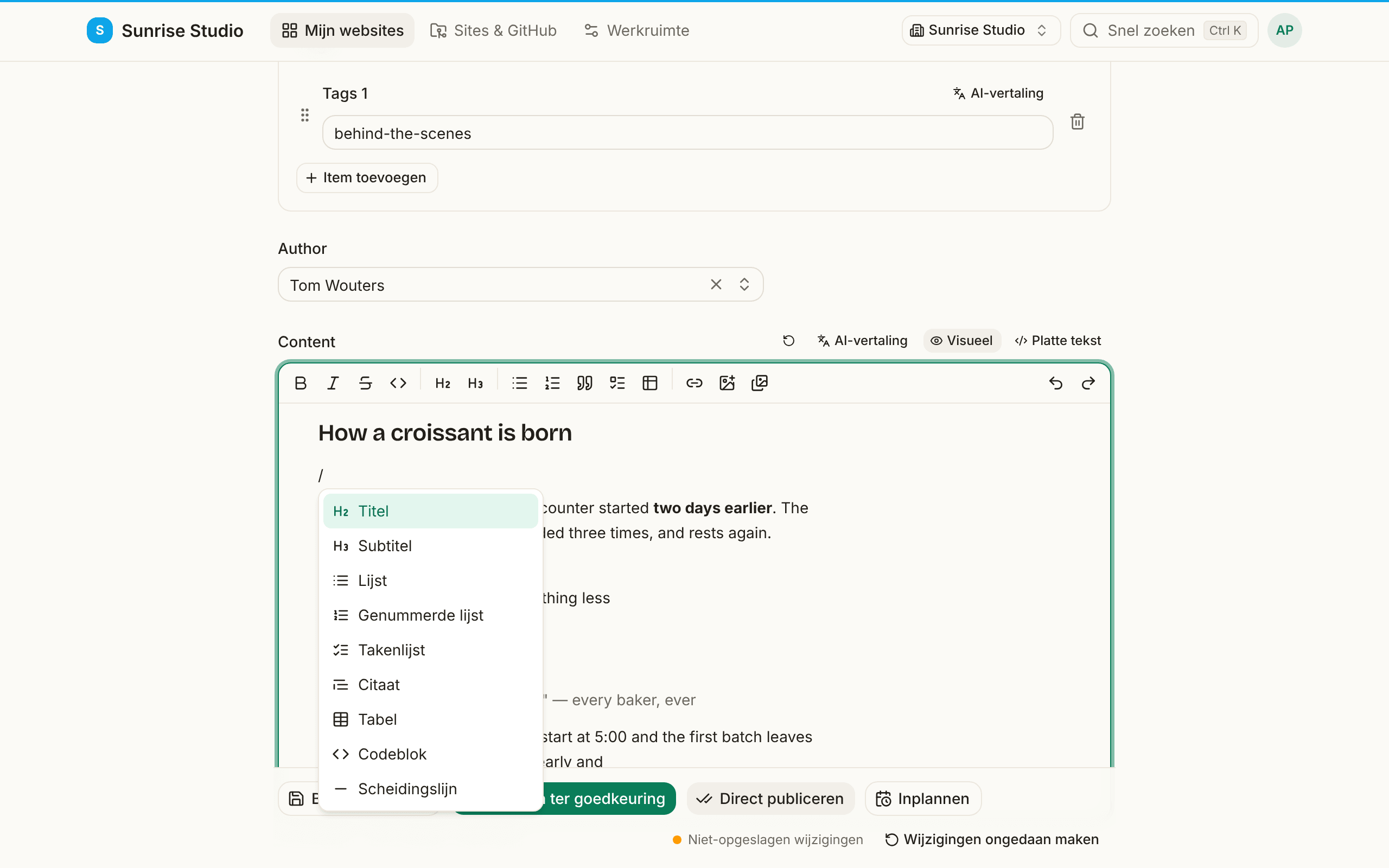 De editor van Content met het slash-menu open onder een nieuwe regel: Titel, Subtitel, Lijst, Genummerde lijst, Takenlijst, Citaat, Tabel, Codeblok en Scheidingslijn, elk met een icoon