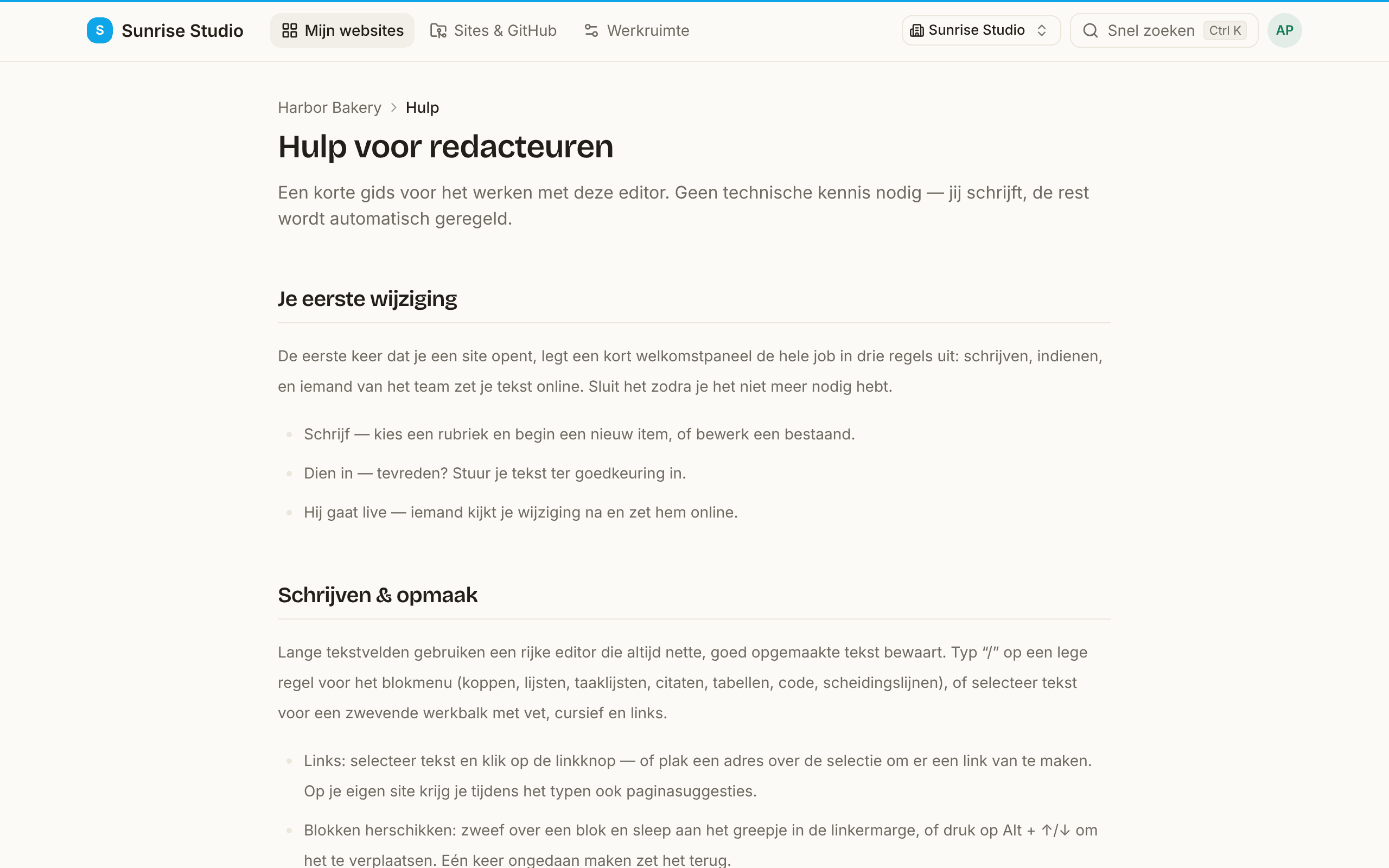 De pagina “Hulp voor redacteuren” in de app op de site Harbor Bakery: een korte inleiding, dan onderdelen in gewone taal zoals Je eerste wijziging (schrijven, indienen, het gaat online) en Schrijven & opmaak